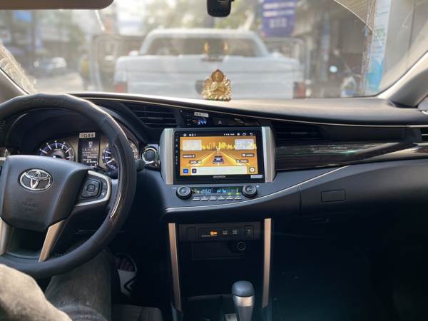 gắn màn hình android cho xe toyota innova